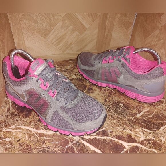 Nike women's Dual fusion St 2 running shoes gray size 8.5.     A60 - Picture 1 of 11